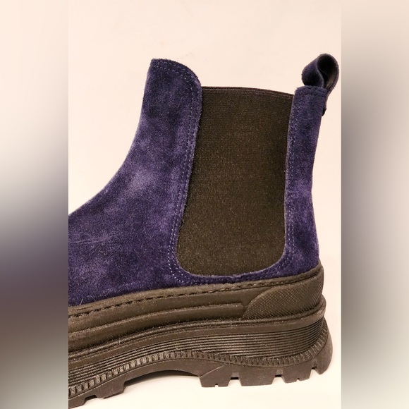 LIFE Women's Italian Blue & Black Suede Platform ChelseaBoots Size 6.5 /37 - Picture 6 of 14